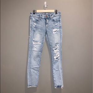 American Eagle Light Wash Ripped Jeans Size 6